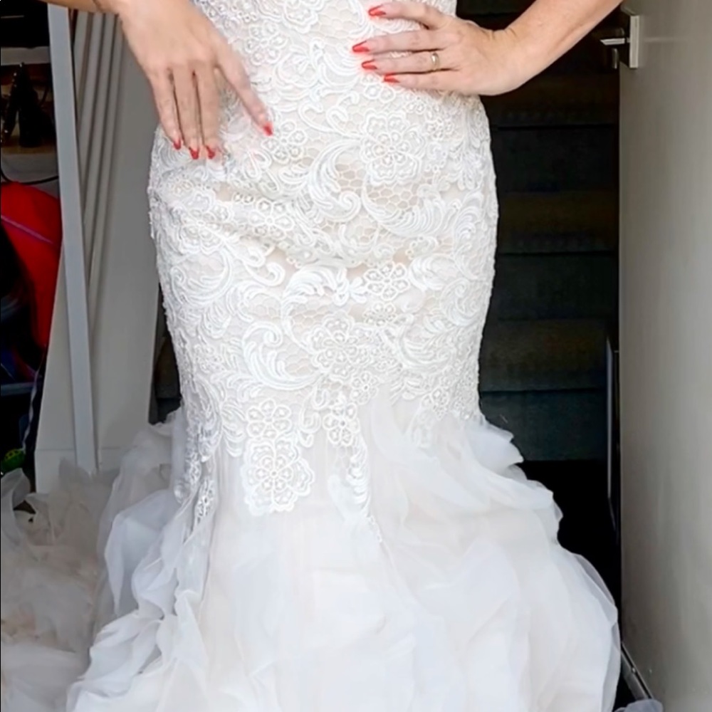 Wedding dress. Rhinestone belt, rhinestone veil.